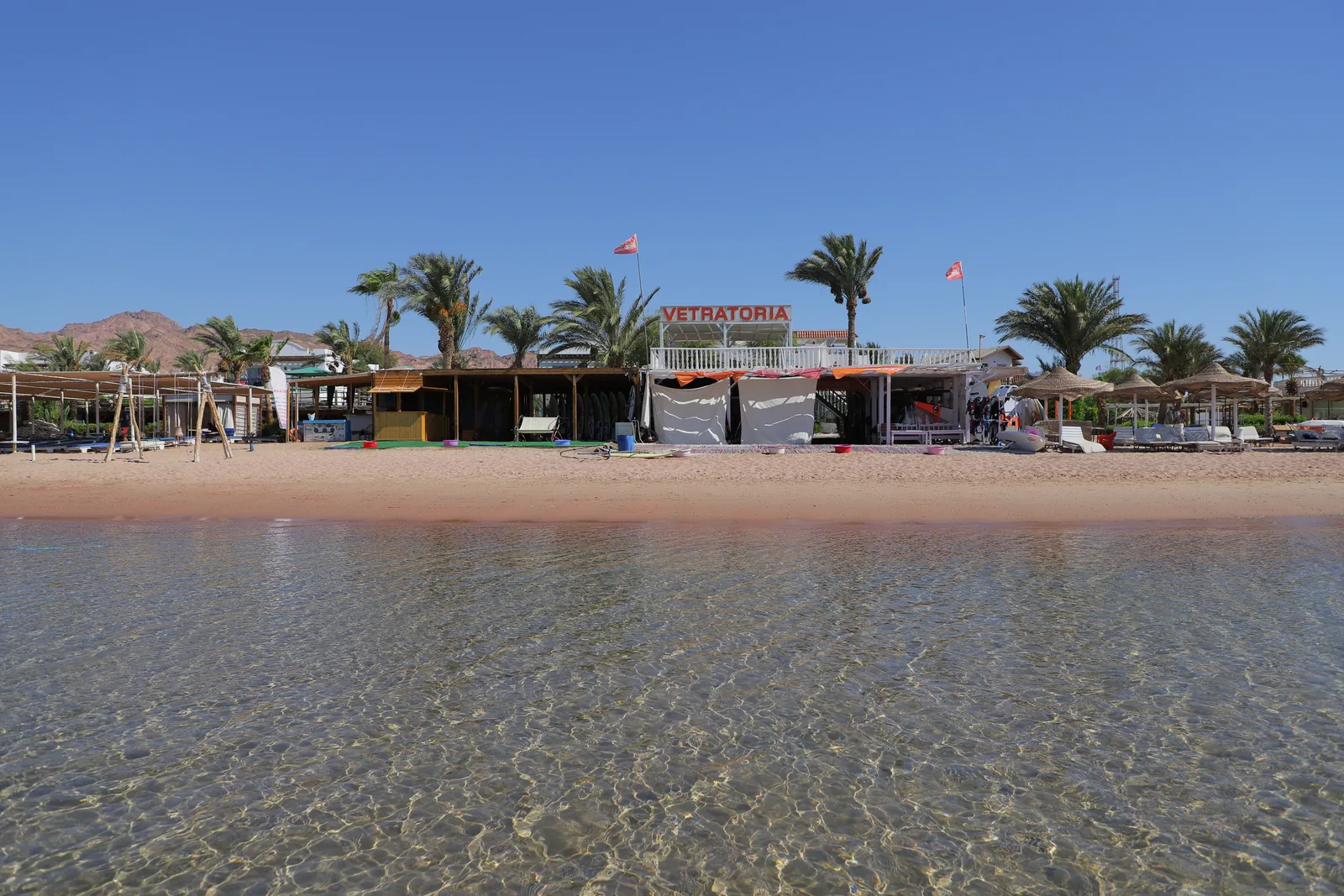 Vetratoria Ganet Sinai у воды