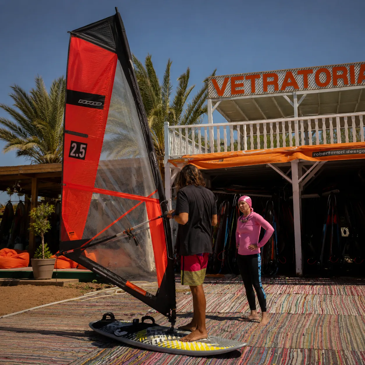 Объяснение управления парусом перед уроком Windsurf