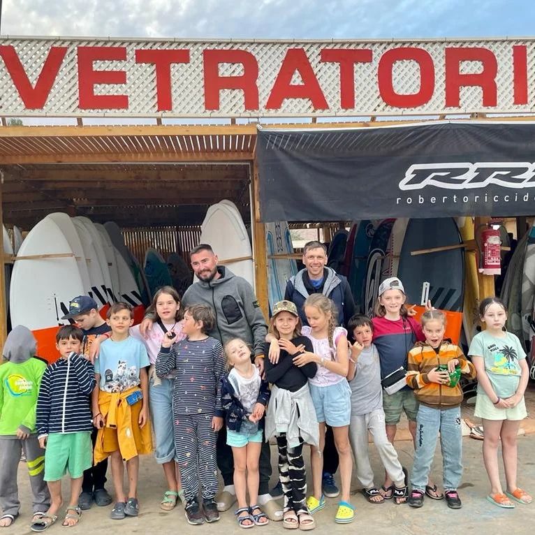 Участники детского лагеря WindSurfKids на станции Vetratoria